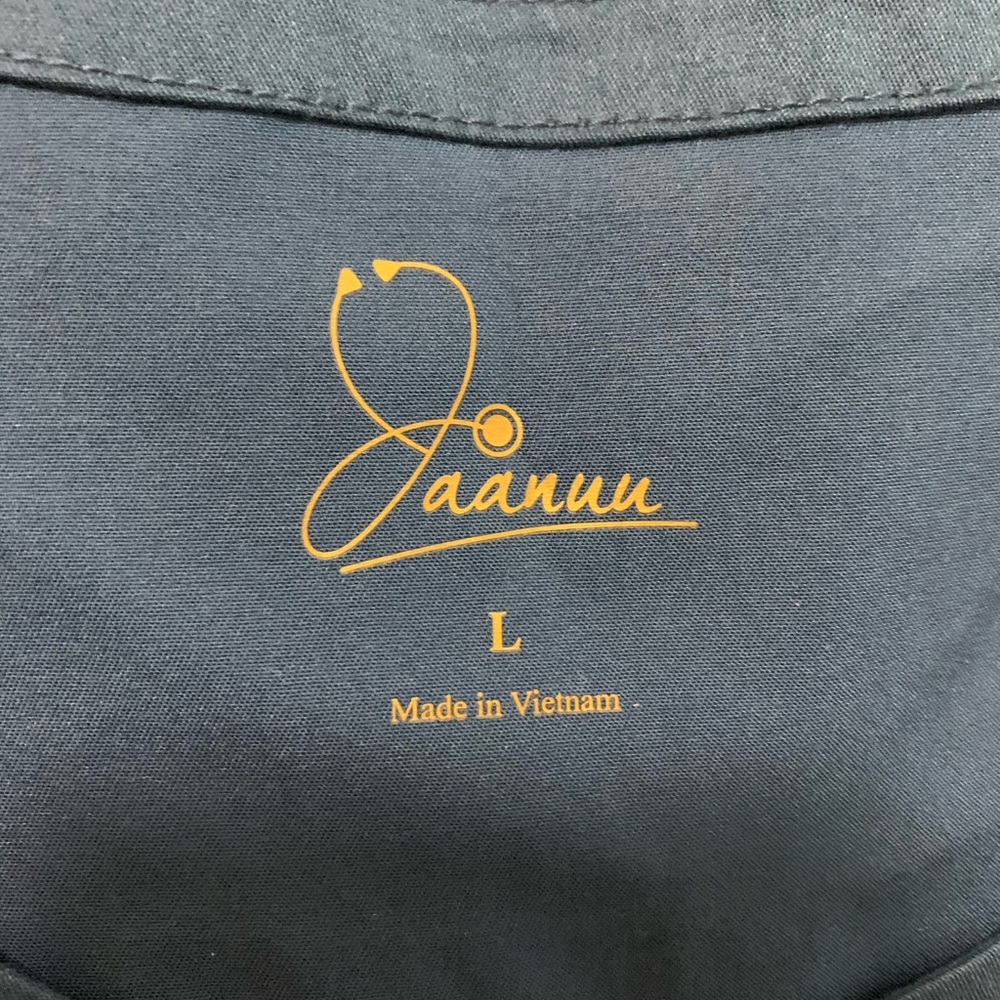 Large Jaanuu Scrub top